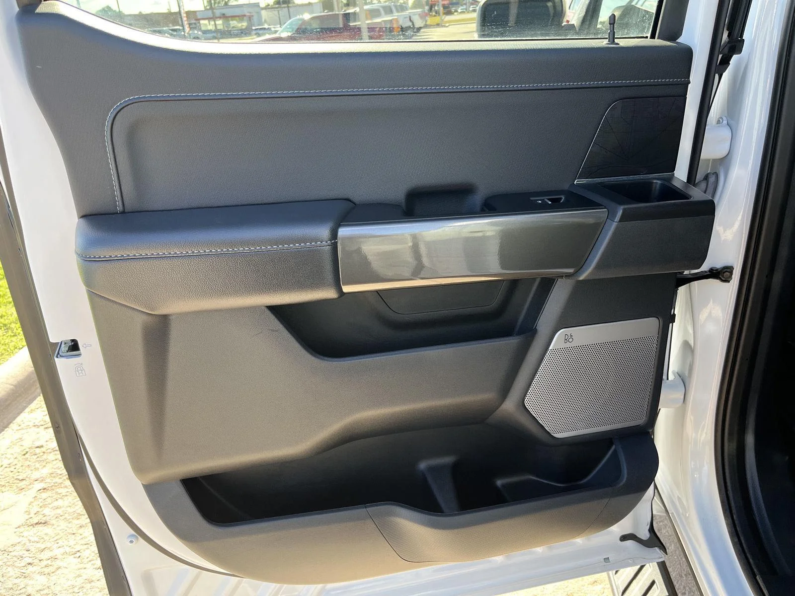 Certified Used 2023 Oxford White Ford XLT image 8