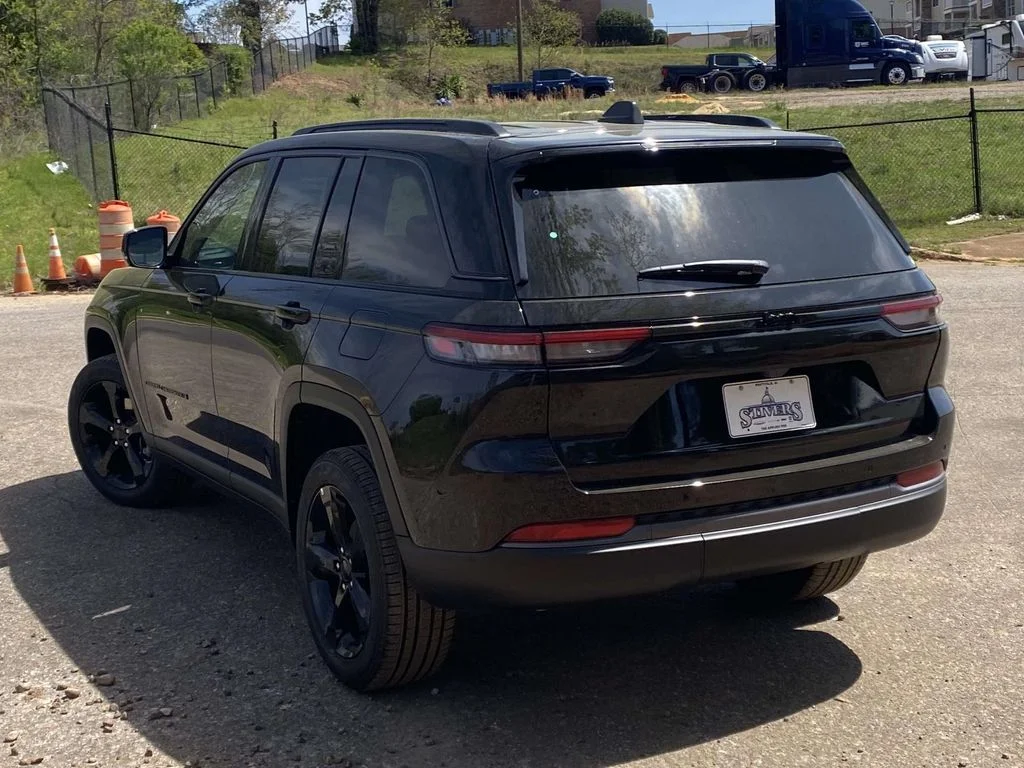 New 2026 Diamond Black Crystal Pearl-Coat Exterior Paint Jeep Limited image 35