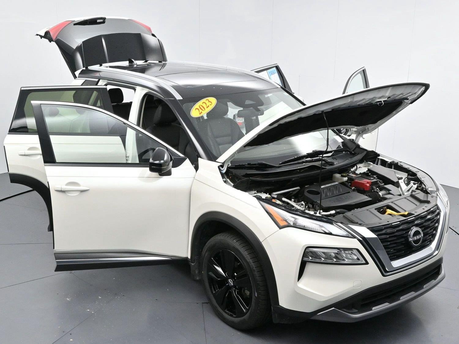 Used 2023 Pearl White Tricoat/Super Black Nissan SL image 43