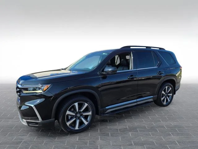 Used 2023 Black Honda Touring image 3