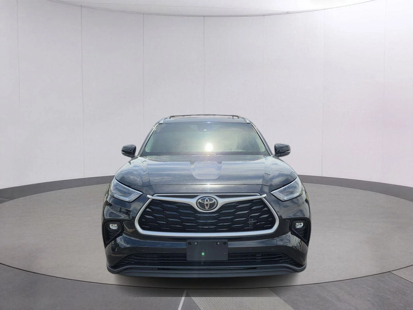 Used 2021 Midnight Black Metallic Toyota XLE image 2