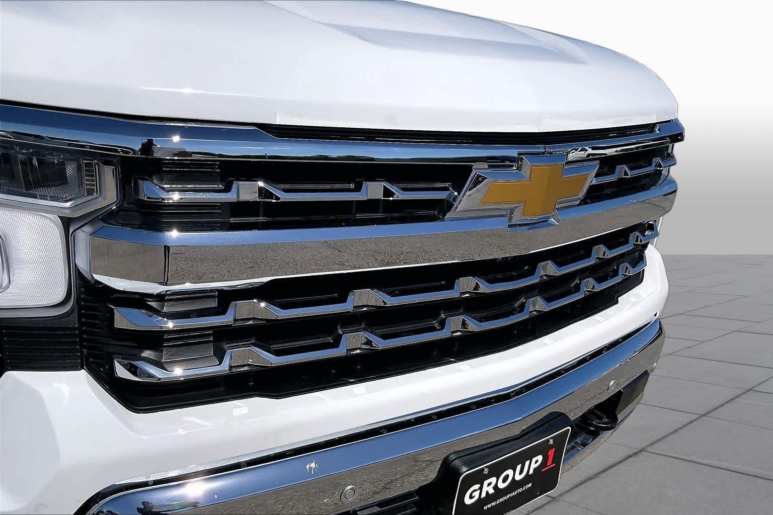 Used 2025 Summit White Chevrolet LTZ image 29