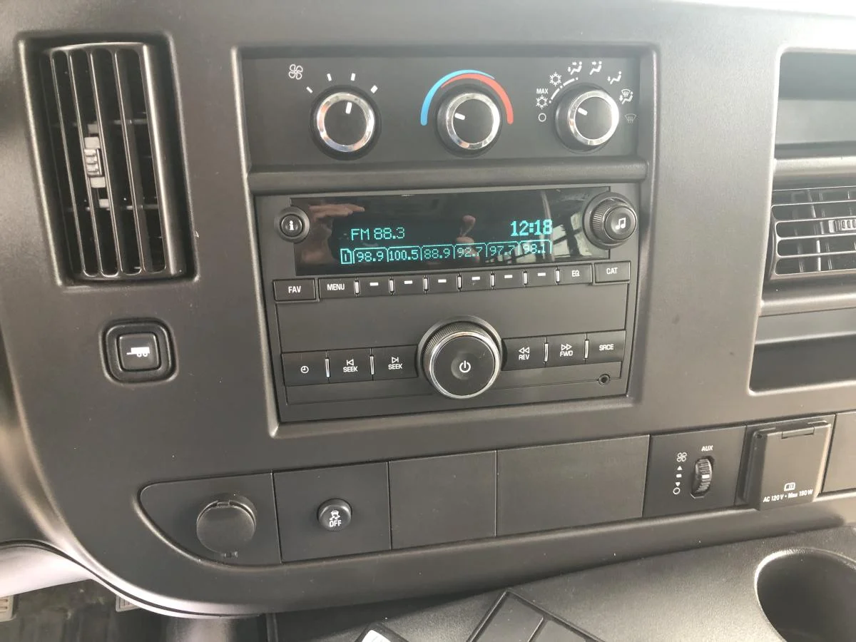 Used 2024 White Chevrolet 4500 Van 159 image 20