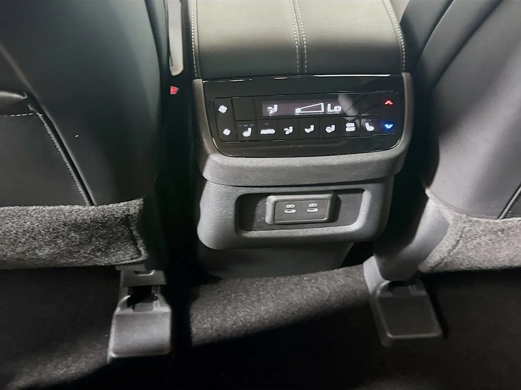 Certified Used 2026 White INFINITI LUXE image 32