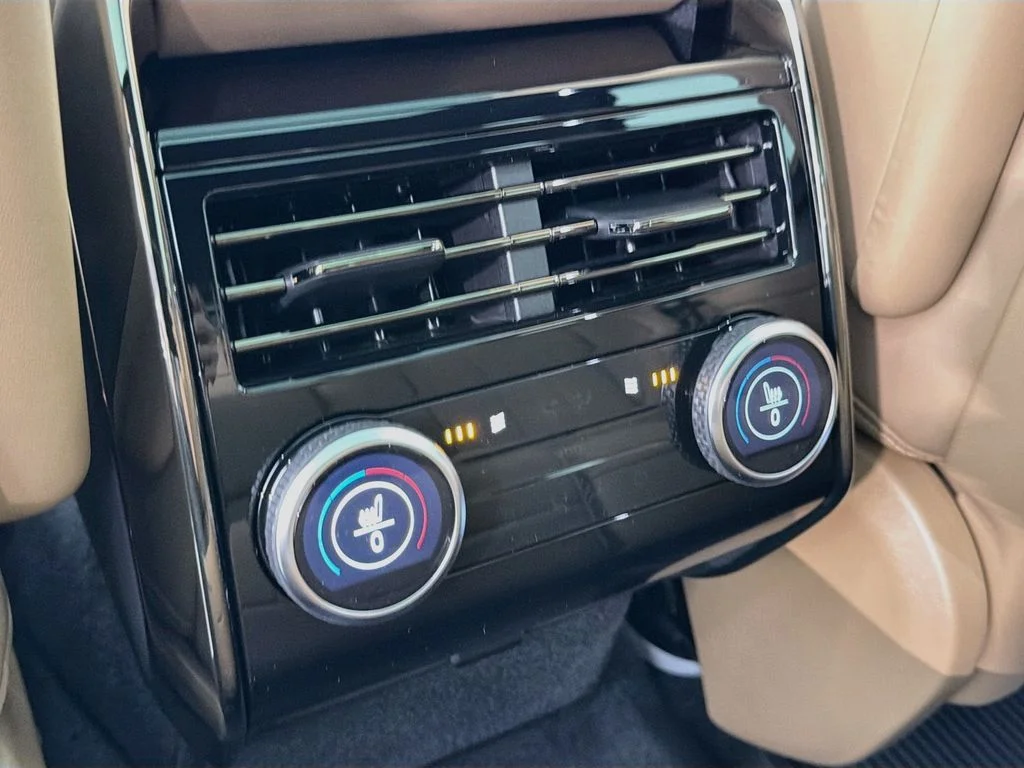 New 2027 Fuji White Land Rover SE image 27