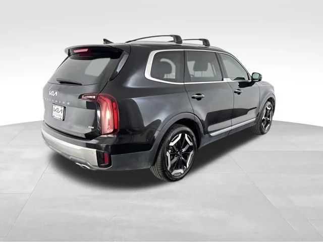 Used 2025 Black Kia S image 7