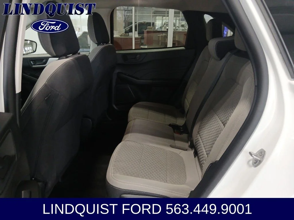 Used 2022 Oxford White Ford SE image 10