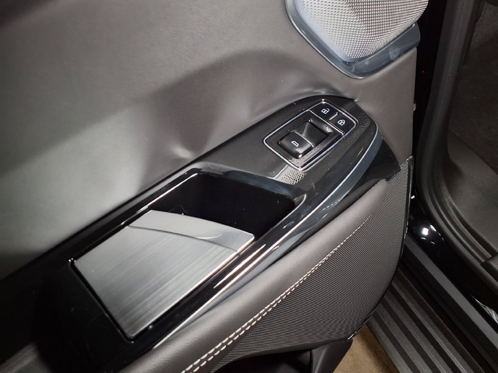 2027 Cadillac Escalade Platinum Sport - Photo 10