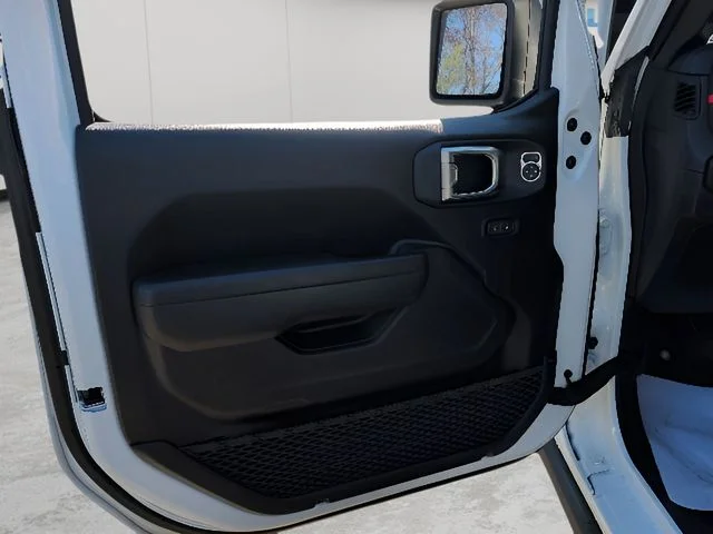Used 2025 White Jeep Rubicon image 14