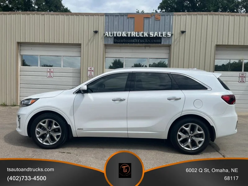 Used 2020 Silver Kia SX Sport Utility 4D image 1