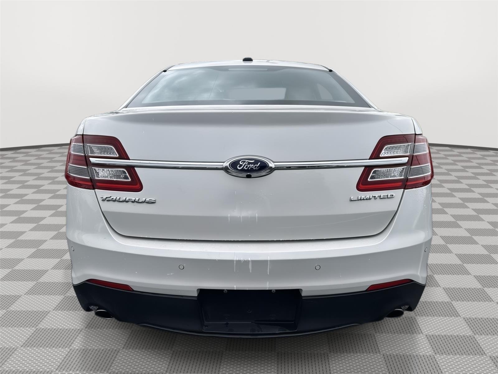 Used 2016 White Platinum Metallic Tri-Coat Ford Limited image 11