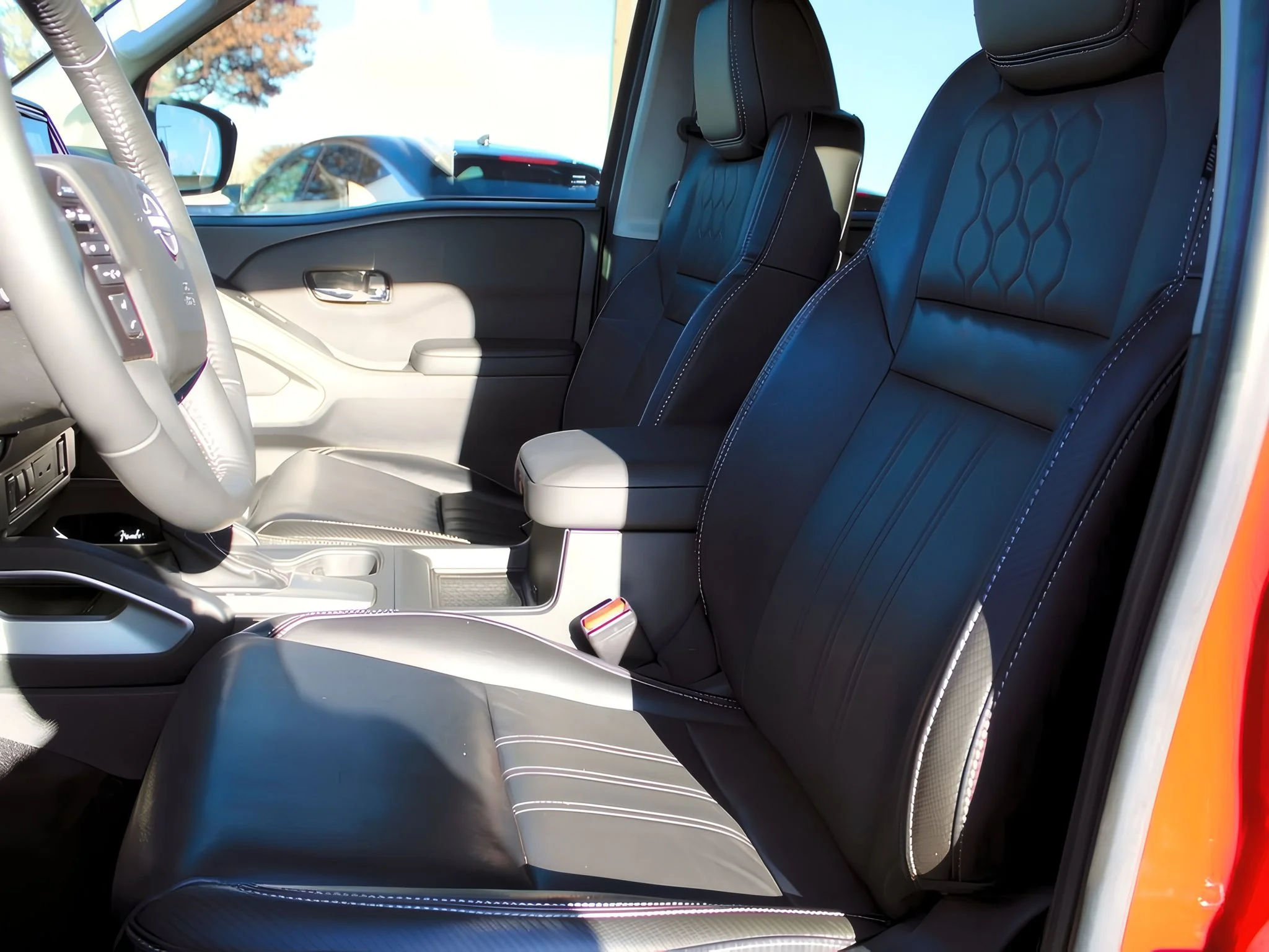 2024 Nissan Frontier SL - Photo 13