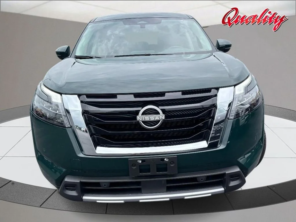 Used 2025 Obsidian Green Pearl Nissan SL image 10