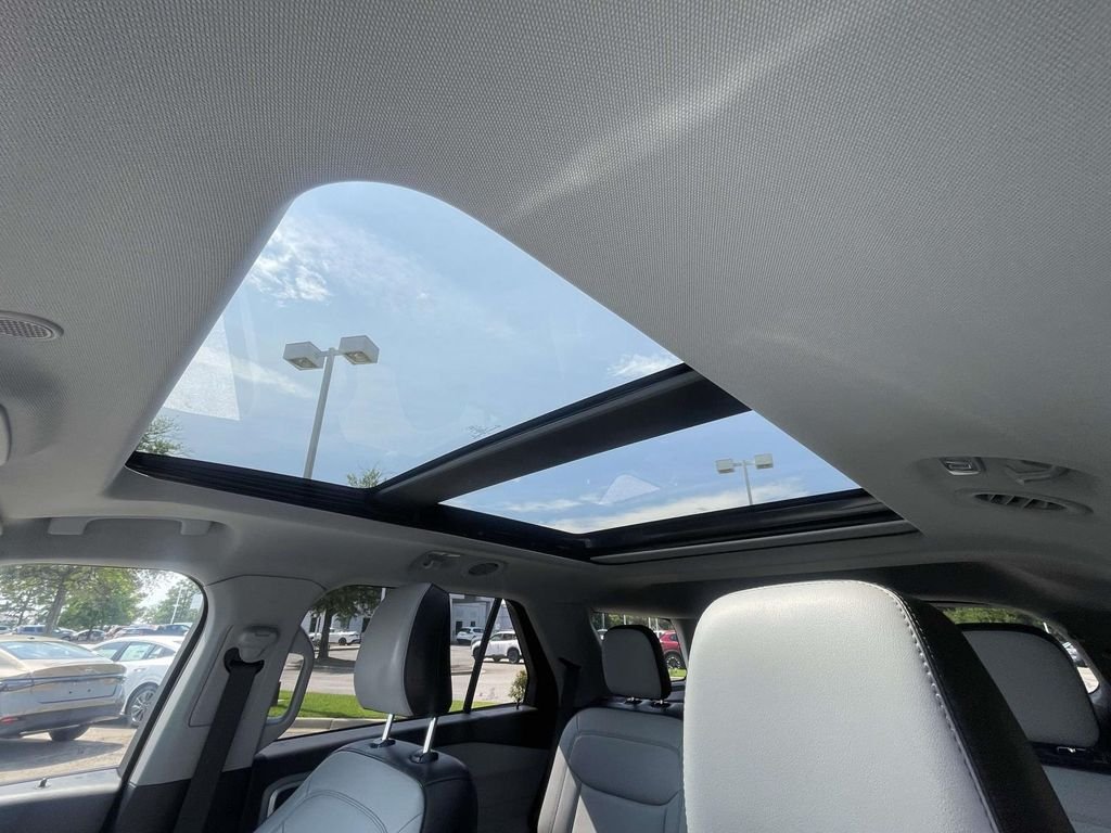 Used 2021 White Ford XLT image 17