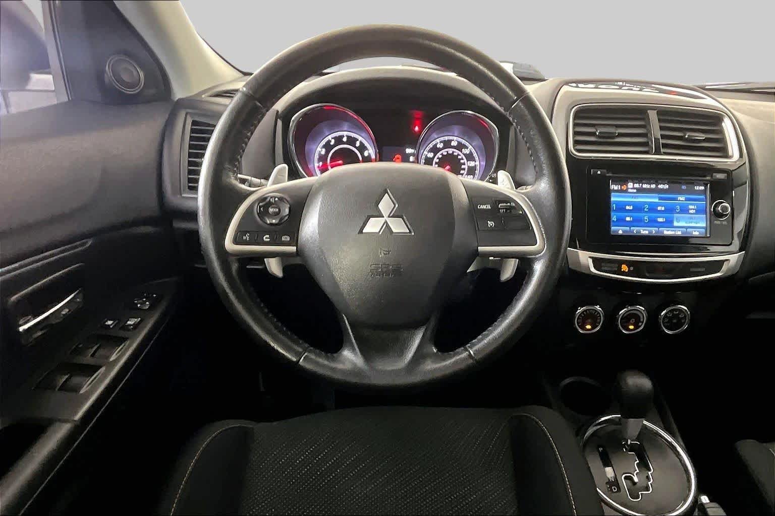 Used 2015 White Pearl Mitsubishi SE image 6