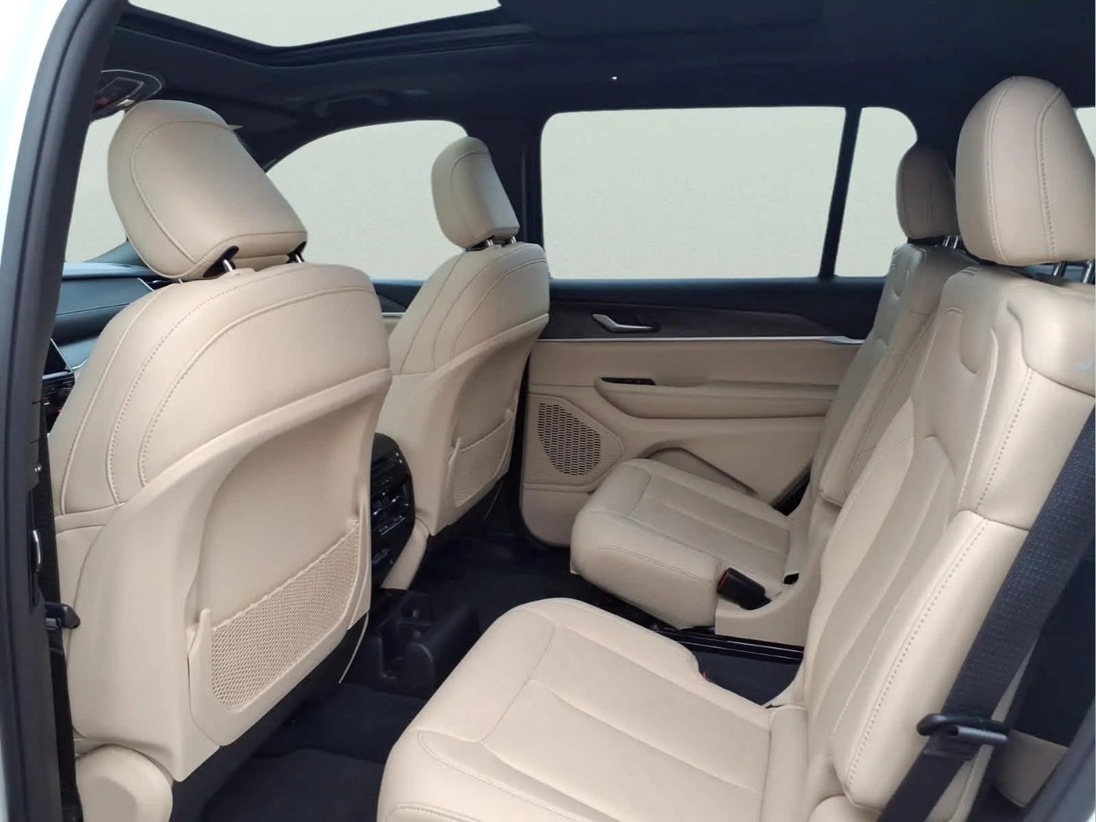 Used 2023 Bright White Clearcoat Jeep Limited image 12