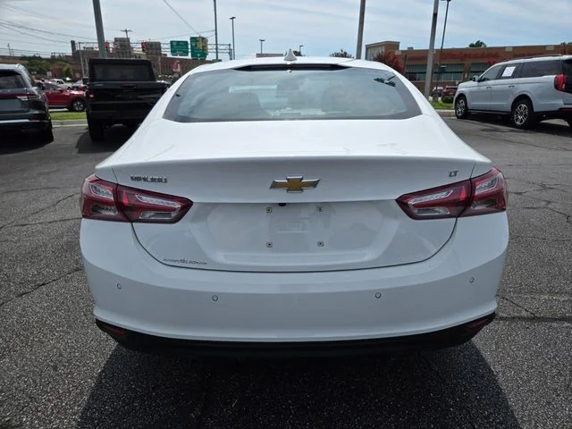 Used 2022 White Chevrolet LT image 7