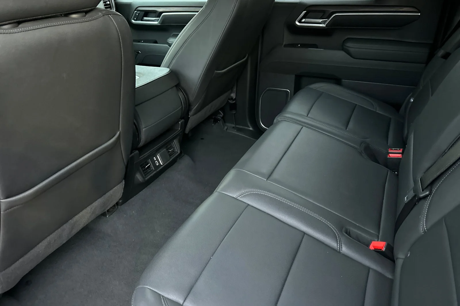 Used 2025 White GMC SLT image 12