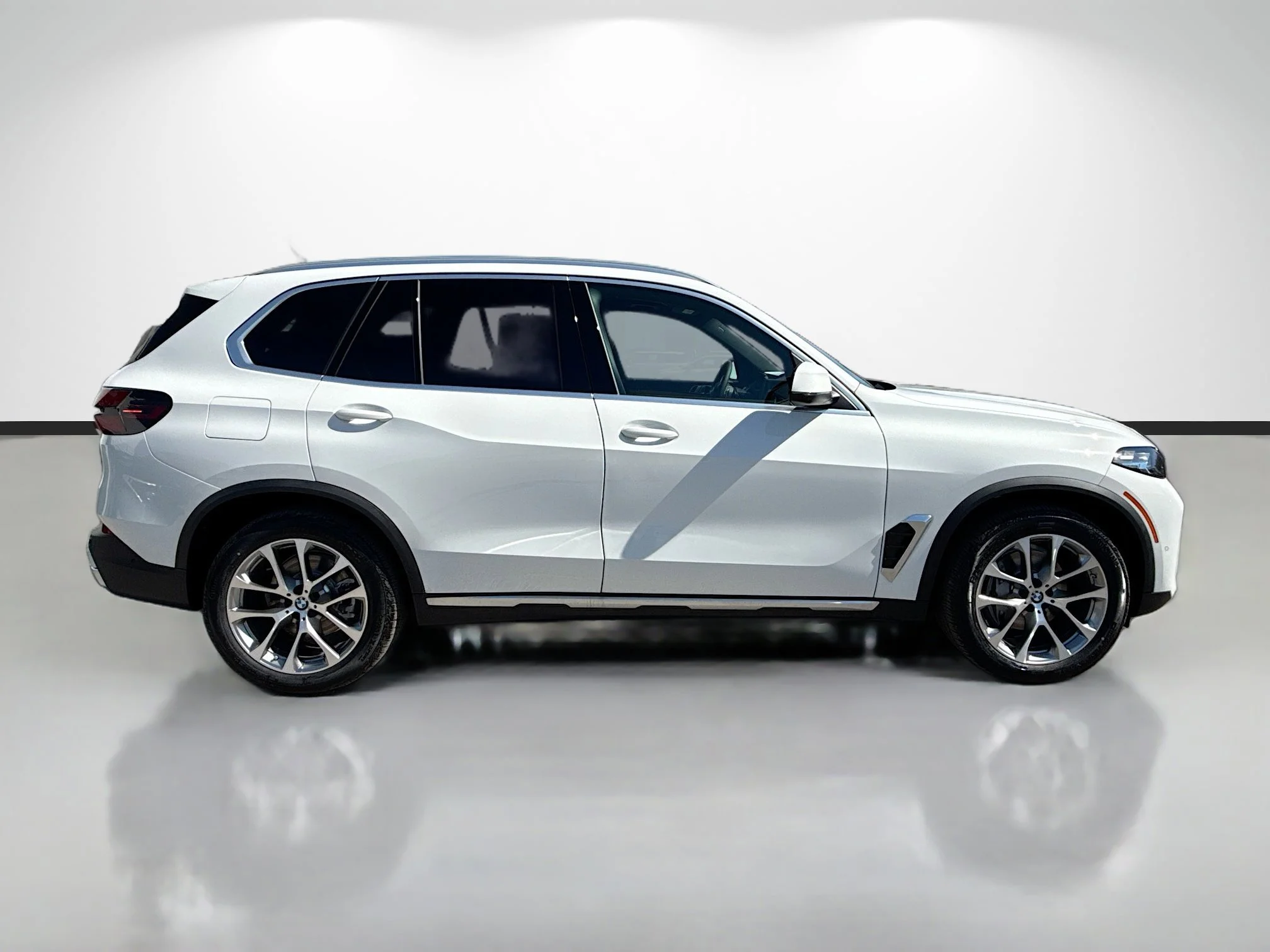 New 2026 Alpine White BMW sDrive40i image 2
