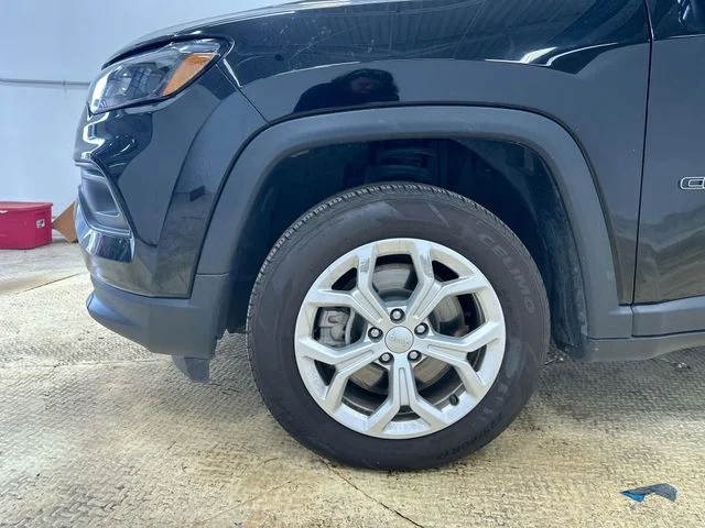 Used 2024 Black Jeep Latitude image 19