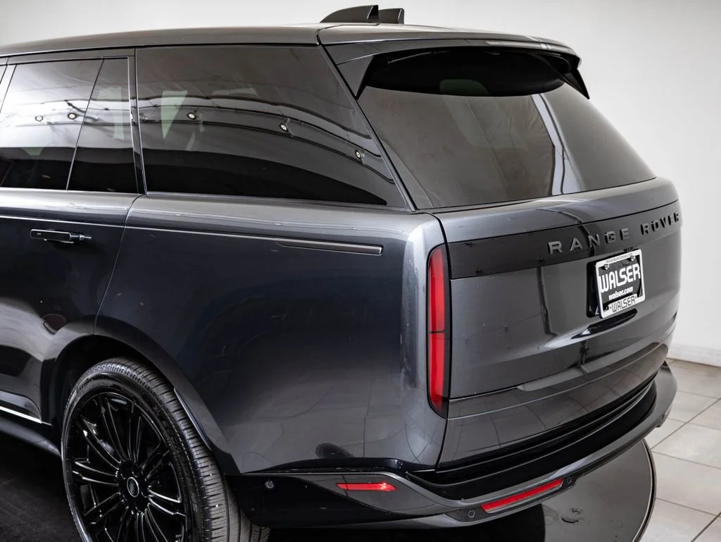 Used 2025 Carpathian Grey Premium Metallic Land Rover SE image 19