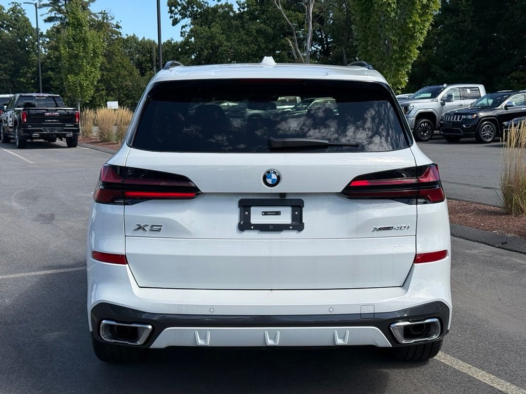 New 2026 Alpine White BMW xDrive40i image 4