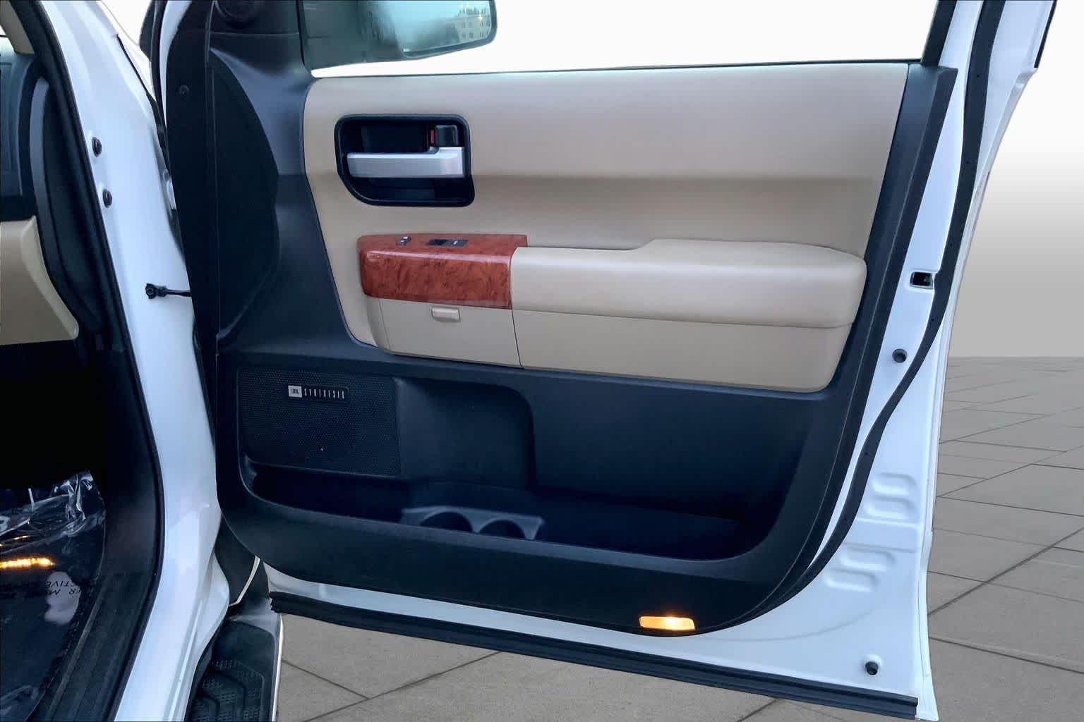 Used 2018 Blizzard Pearl Toyota Platinum image 20