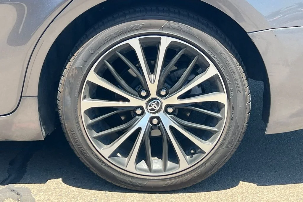 Used 2018 Gray Toyota SE image 5