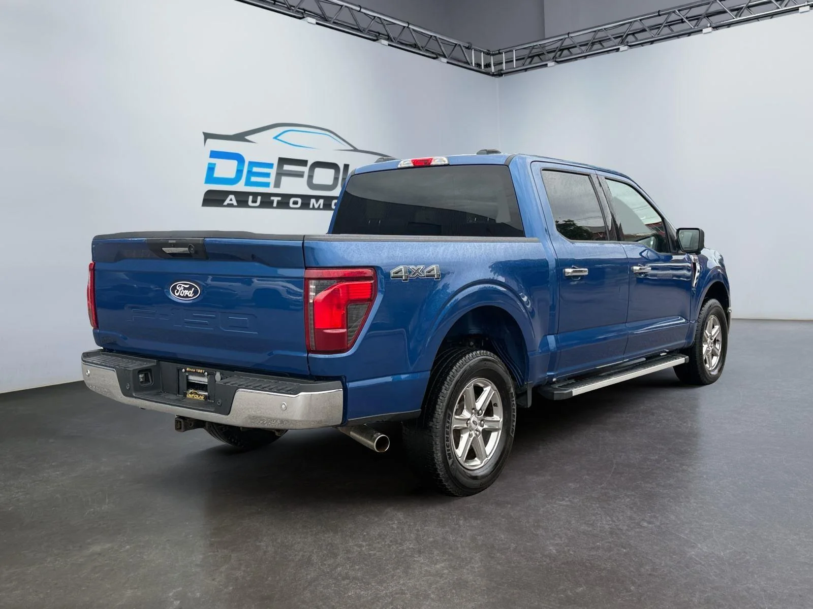 Used 2024 Atlas Blue Ford XLT image 3