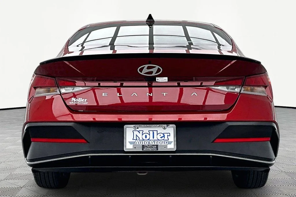 Used 2025 Red Hyundai SEL Sport image 4