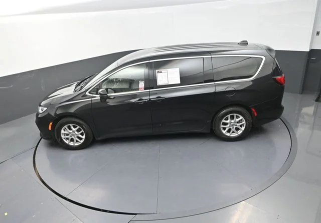 Used 2023 Black Chrysler Touring L image 14