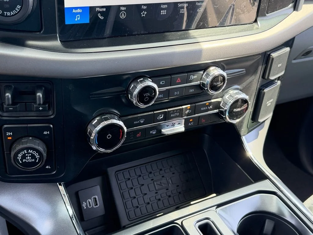 New 2026 Agate Black Metallic Ford XLT image 14