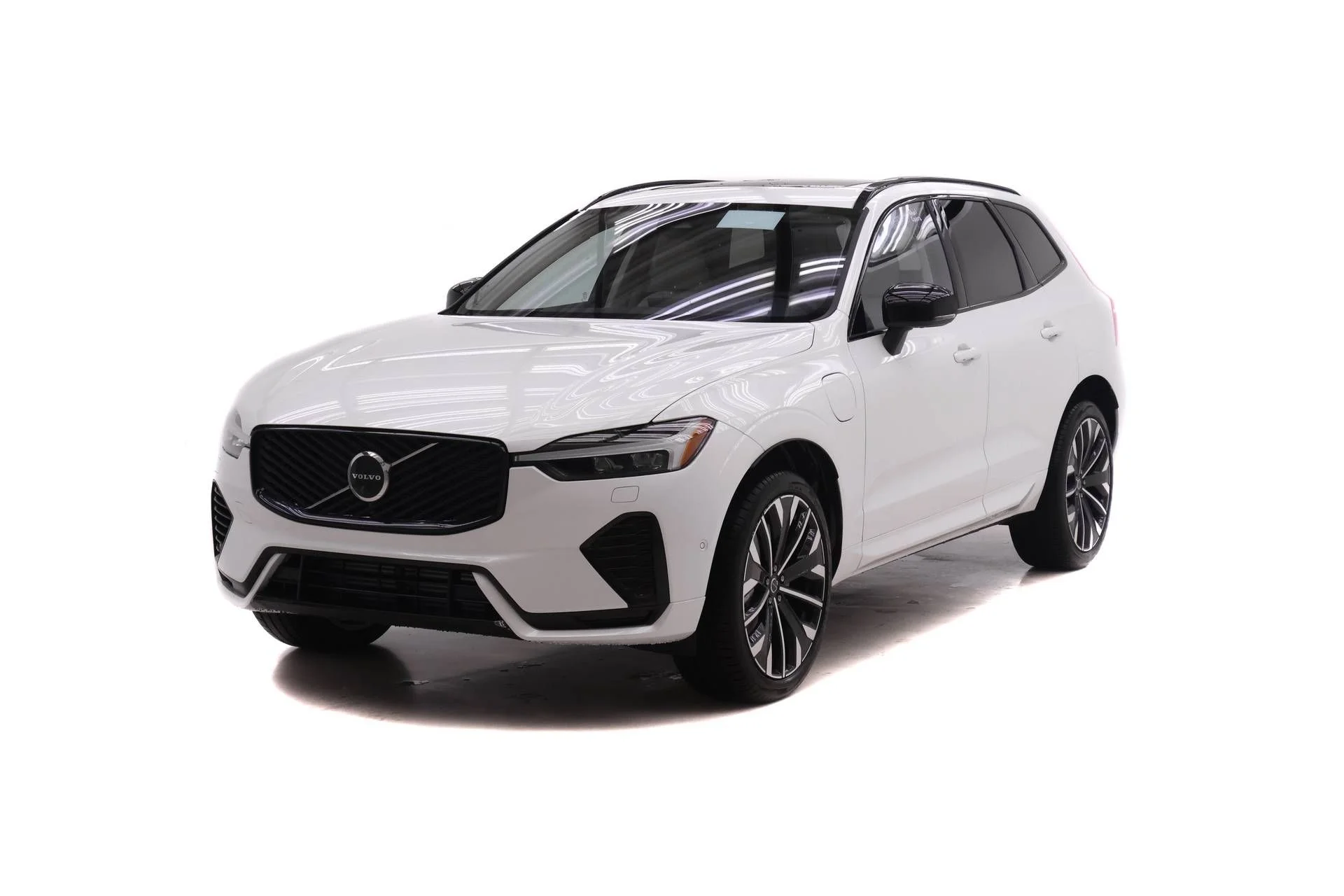 2026 Volvo XC60 T8 Ultra Dark AWD's photo