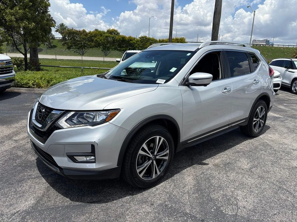 Used 2018 Silver Nissan SL image 13