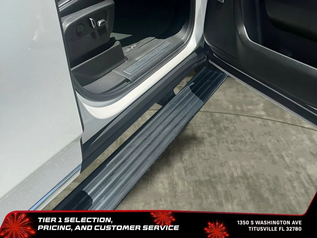 Used 2022 White Frost Tricoat GMC Denali image 44
