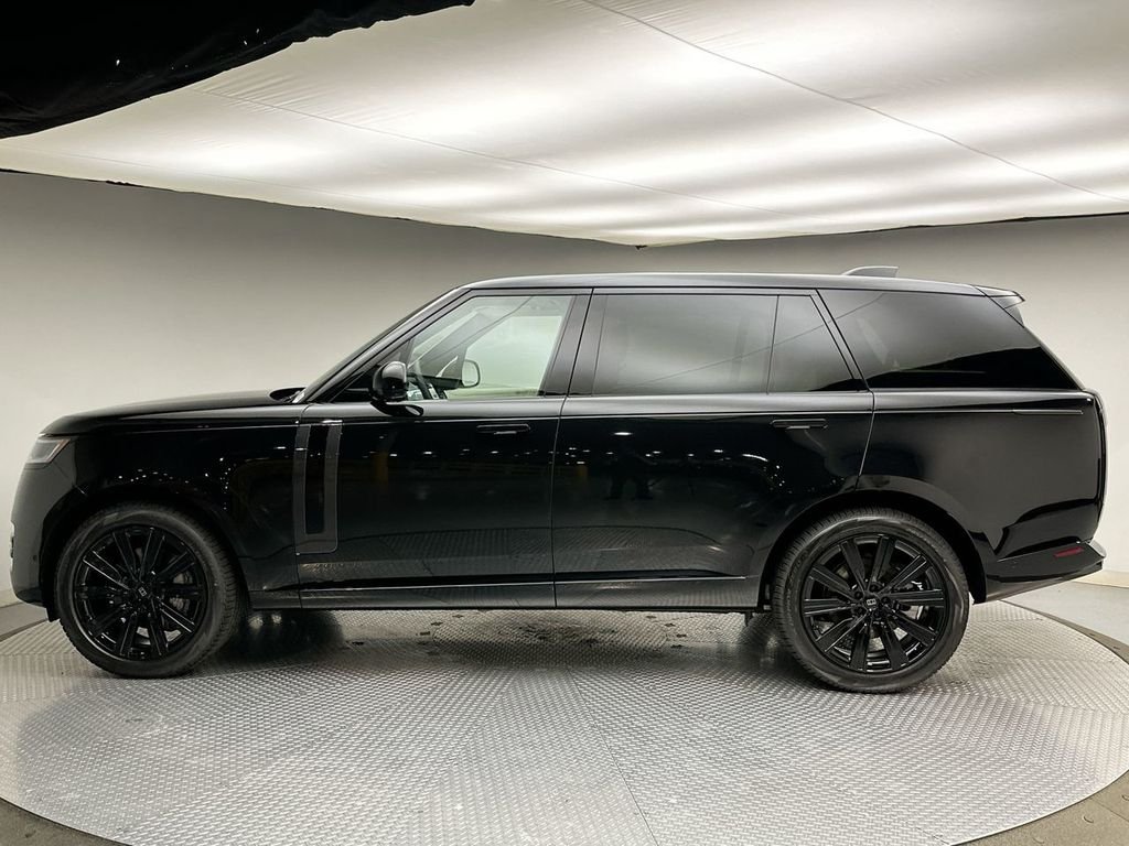 New 2027 Santorini Black Land Rover SE image 2