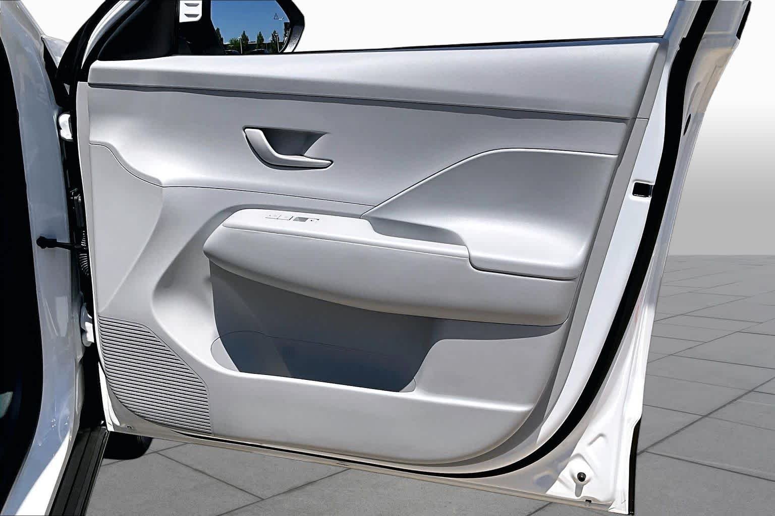 Used 2025 Atlas White Hyundai SEL image 38