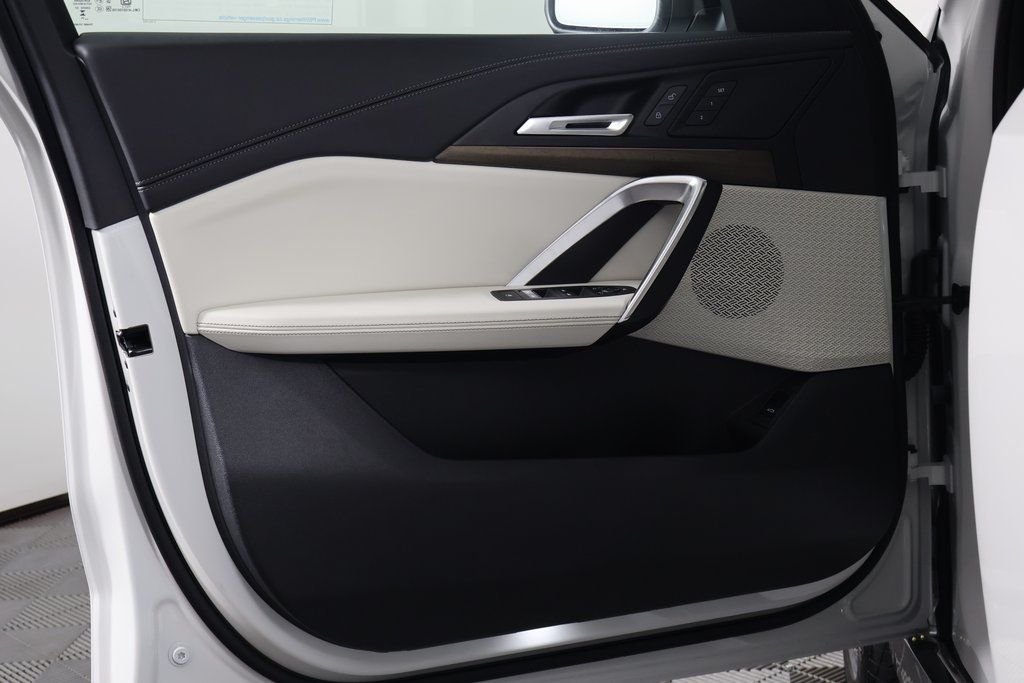 New 2026 Alpine White BMW xDrive28i image 7