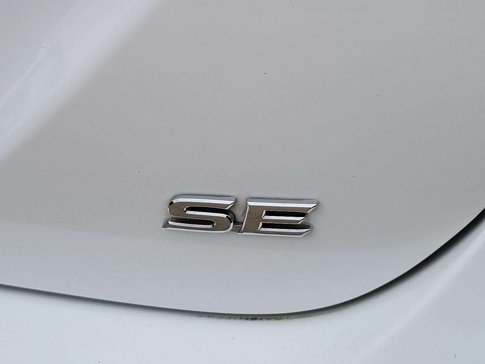 Used 2024 Ice Cap Toyota SE image 6