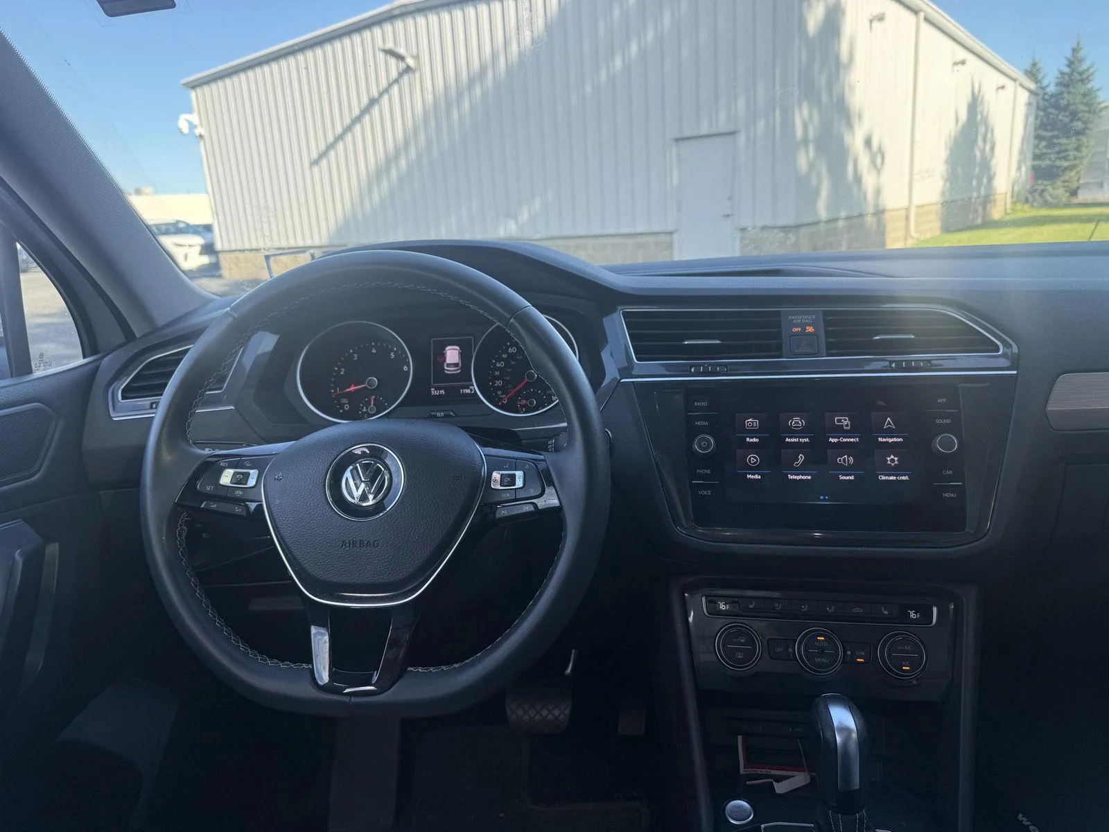 Used 2021 Pure White Volkswagen SE image 7