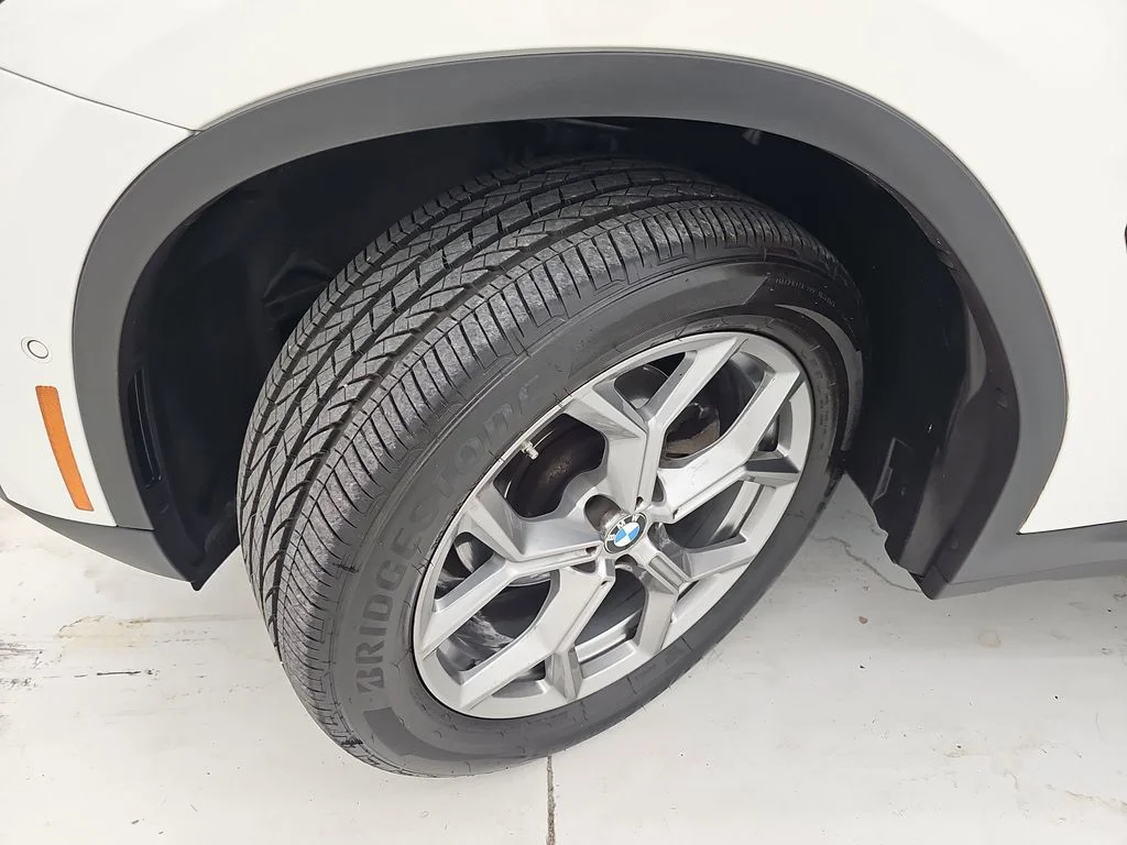 Used 2023 Alpine White BMW xDrive30i image 46