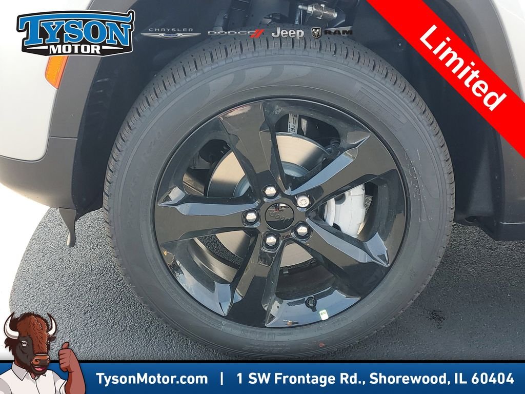 New 2025 Silver Zynith Exterior Paint Jeep Limited image 8