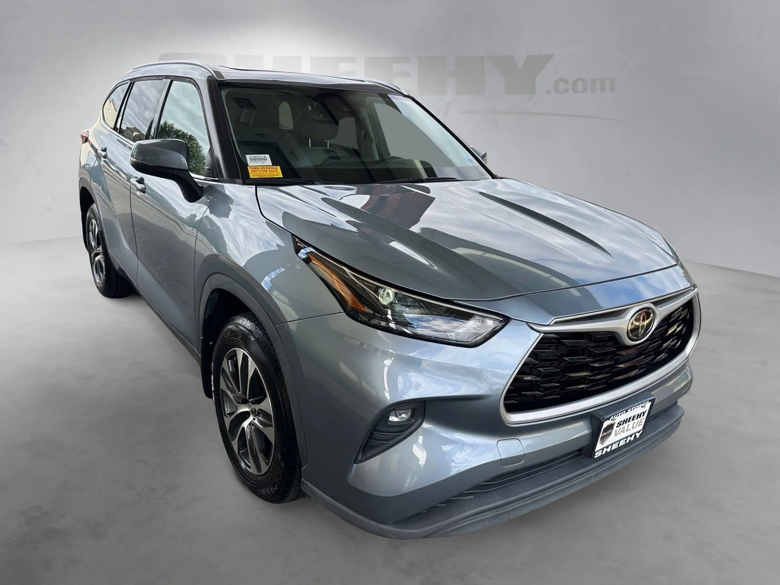Used 2022  Toyota XLE image 2
