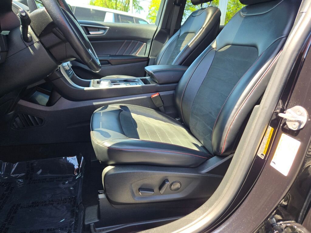 Used 2023 Black Ford SEL image 23