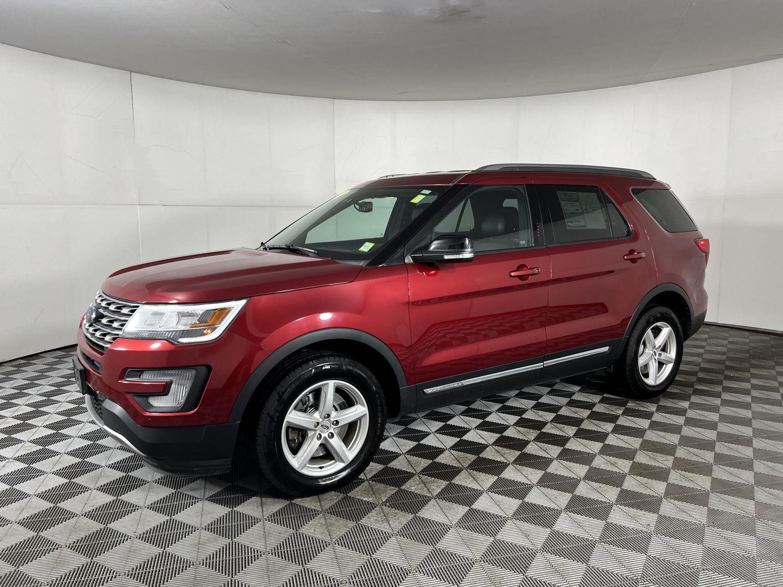 Used 2017 Ruby Red Metallic Tinted Clearcoat Ford XLT image 17