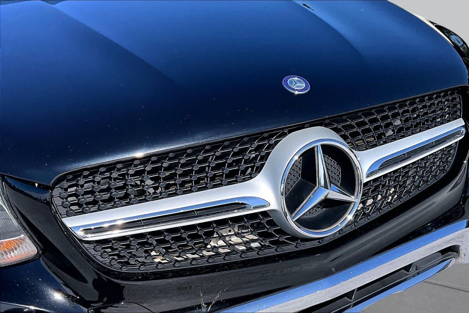 Used 2017 Obsidian Black Metallic Mercedes-Benz GLC 300 image 30