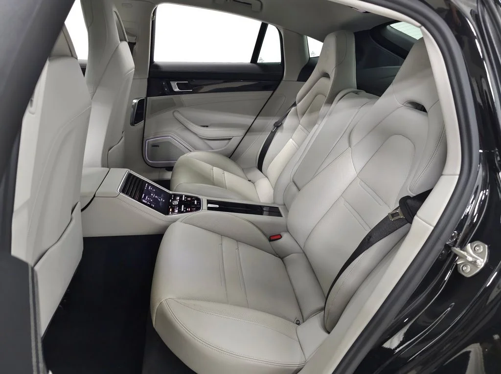 Used 2022  Porsche 4S image 37