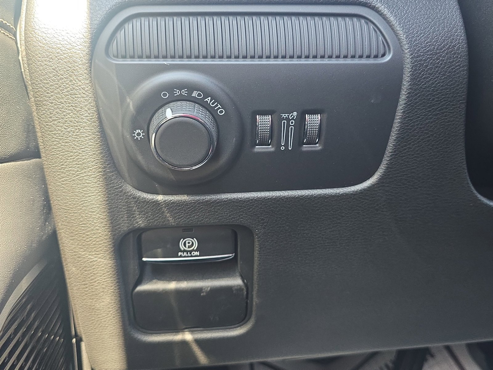 New 2026 Baltic Gray Metallic Clearcoat Jeep Limited Altitude image 29