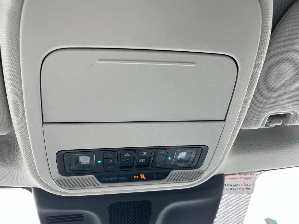 Used 2025 Silver Metallic Ford Platinum image 25