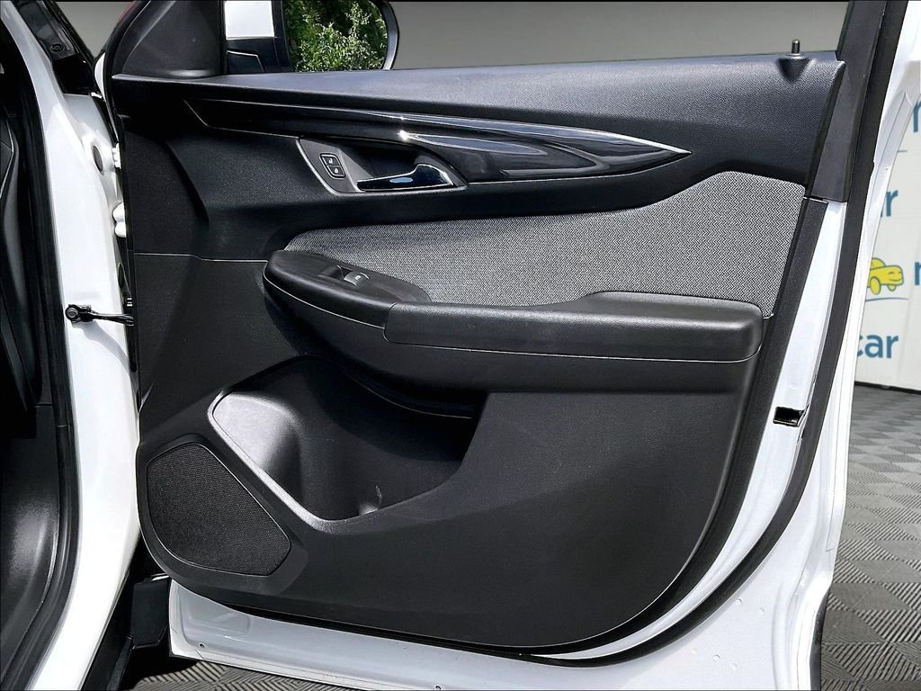 Used 2025 White Chevrolet LT image 26